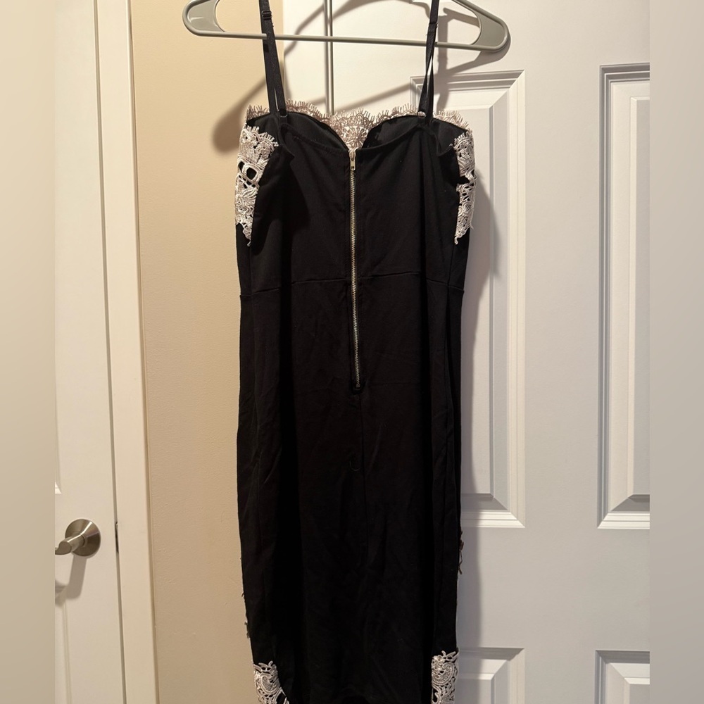 Haute Monde Body con dress with lace embellishments. Size Large‎ - Picture 4 of 5